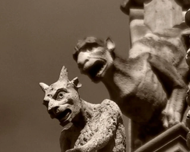 2 gargouilles de la cath&eacute;drale de Rodez